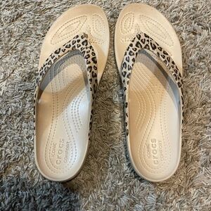 CROCS Women's Beige Footbed Leopard-Print Strap Sandals